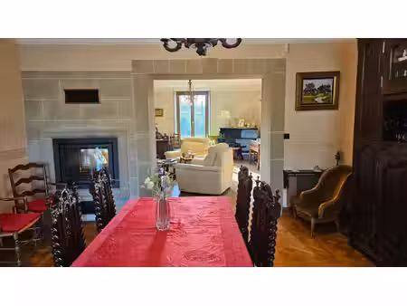maison 13 pièces avec terrain de 12 ha