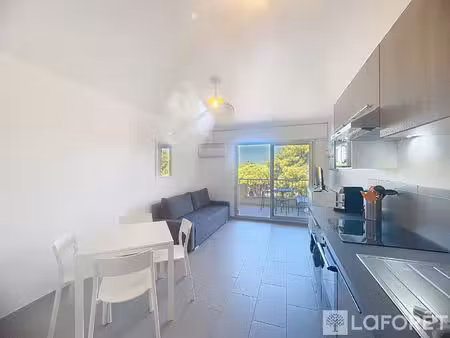 appartement meuble port de hyeres + parking