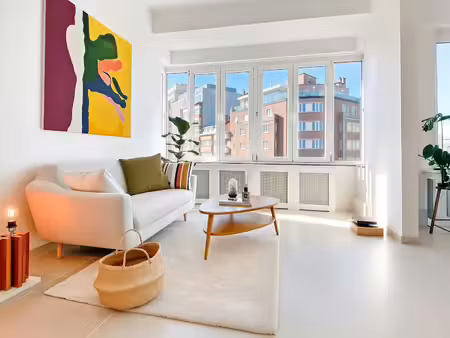 appartement à louer à avenue de l'université ixelles (vbe53773)