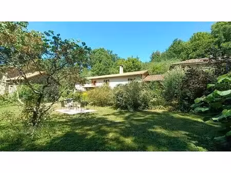 ensemble immobilier avec ancien moulin