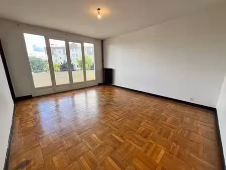 location appartement 1 pièce 33 m² à troyes (10000)  340 €