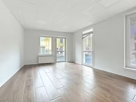 location locaux professionnels 0 pièces 60 m² à saint-cannat (13760)  915 €