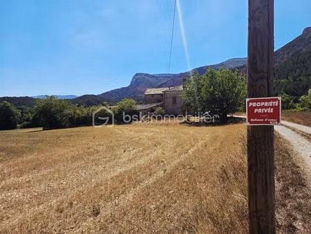 corps de ferme de 156 m² à die