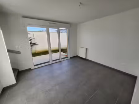 villa t3 avec jardin et stationnements saint-jory (allée d