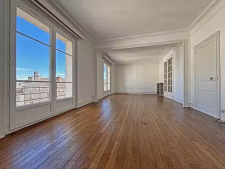 appartement en hyper-centre avec ascenseur et parking