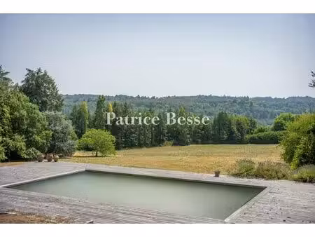 à 20 min à l'est de limoges  dans un parc de 3 ha  une longère entièrement rénovée avec...