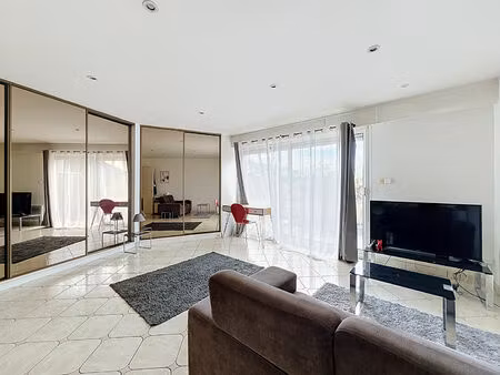 location appartement 1 pièce  38.58m²  angers