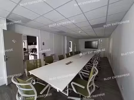 location bureaux bouguenais 44340 166m²