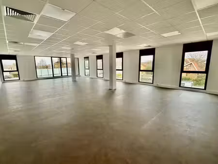 location bureaux péronnas 01960 123m² à 130m²