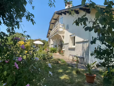 maison d'architecte avec piscine et vue pyrénées