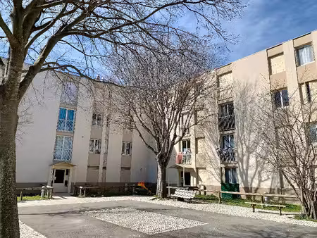 location appartement 4 pièces 84 m² à carpentras (84200)