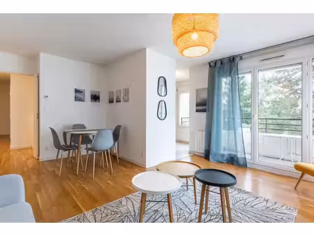 location appartement 4 pièces 77 m² à saint-genis-laval (69230)