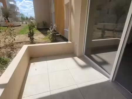 t2 récent avec terrasse rez de chaussée