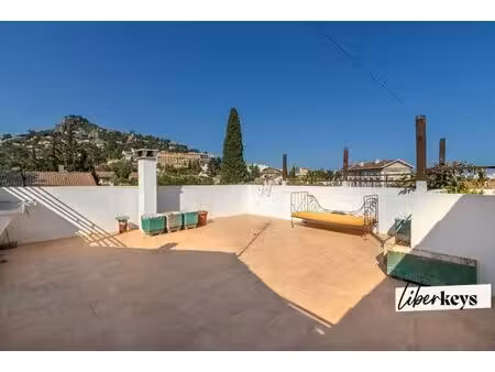 appartement duplex à l'esprit maison avec terrasse de 40 m² et studio indépendant – hyères