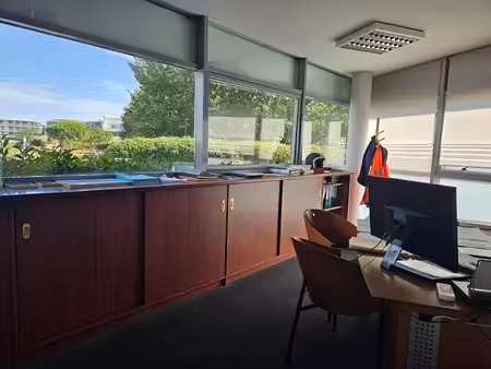 location locaux professionnels 0 pièces 157 m² à la rochelle (17000)  2 900 €