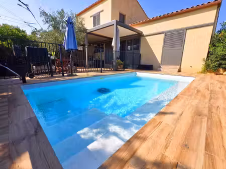 a vendre villa 3 chambres piscine