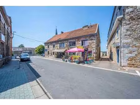 immeuble mixte de 2 commerces et 1 duplex