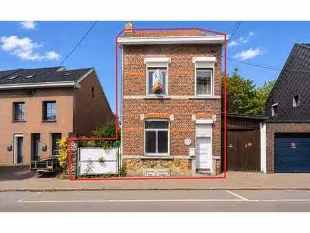 maison 4 façades à rénover avec beau potentiel !