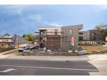 zeer mooi gelijkvloers appartement met ruim overdekt terras