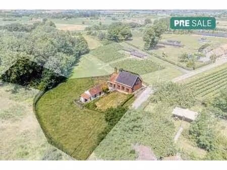maison avec prairie à vendre dans un endroit magnifique à he