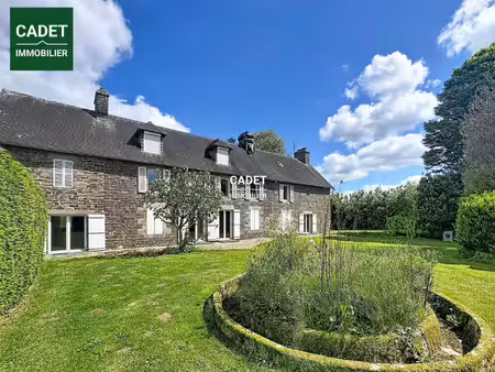 maison de caractère avec piscine chauffée et beaux volumes
