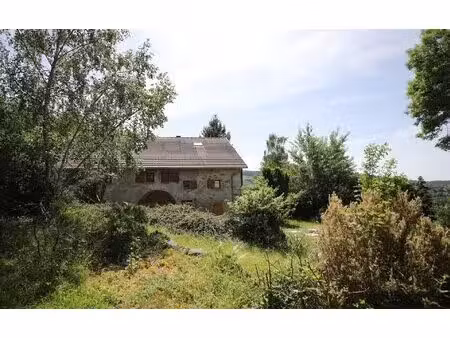 maison paysanne au caractère remarquable dans un cadre naturel idyllique