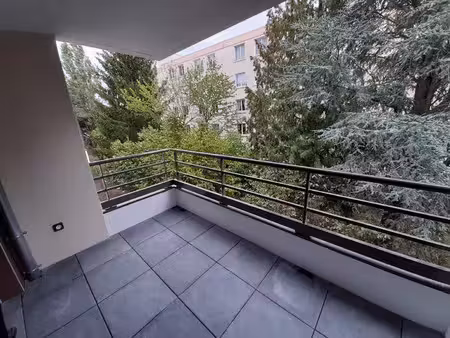 location appartement 2 pièces 39 m² à champagne-au-mont-d’or (69410)