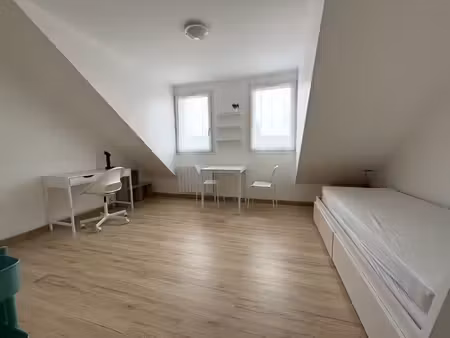 beau studio avec place de parking - quartier saint anne