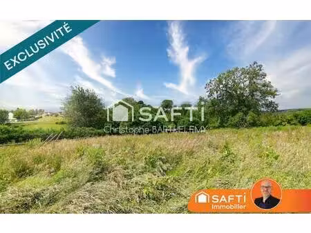 terrain de 6.563m2 constructible à l'écart de la route