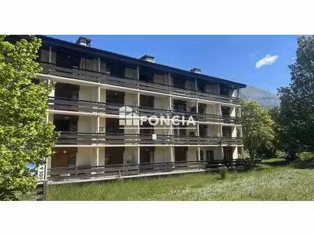 à vendre – t2 avec balcon  cave et parking – ancelle
