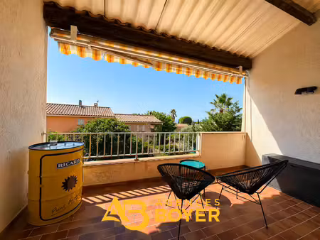 bandol - appartement 4 pièces entièrement rénové avec terras