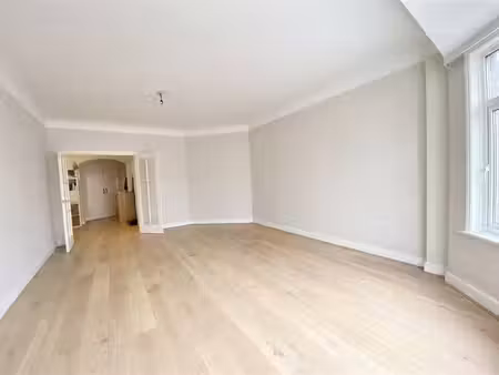 appartement à louer à place guy d'arezzo 8 ixelles (vbe53821)