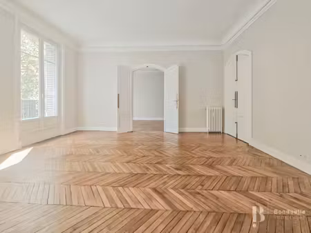 à louer vide - 6 pieces de 200 m2 - quartier saint philippe du roule - avenue franklin roo