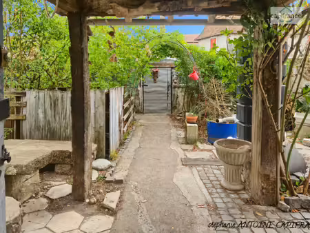 puyoô – maison de caractère de 188 83 m²  5 chambres  grange d’environ 300 m² et terrain d