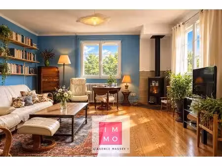 maison de ville de charme – plain-pied t3 : garage  jardin et terrasse couverte