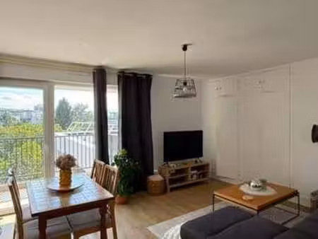 location appartement 4 pièces à saint-germain-en-laye (78100) : à louer 4 pièces / 81m² sa