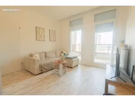 t2 récent 2023 avec balcon + parking – résidence calme à cergy