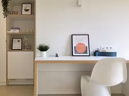 chambre étudiante avec salle de bain privée et terrasse