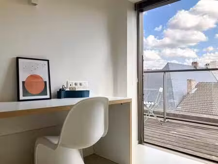 chambre étudiante avec salle de bain privée et terrasse