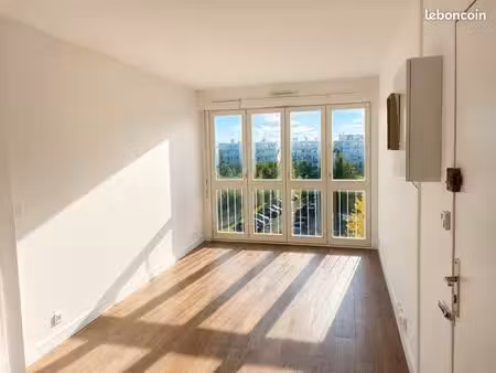 à louer – f2 traversant de 43 m² – bois-d'arcy