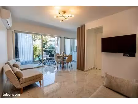 grand studio de 30m² à deux pas de la croisettea