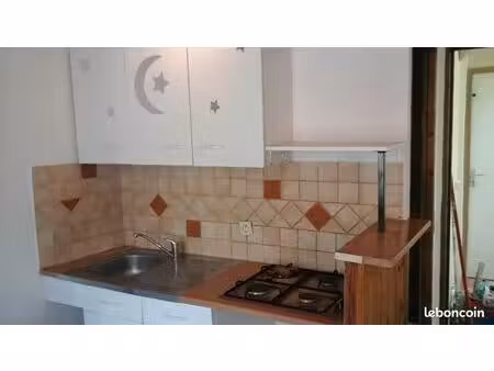 location studio meublé