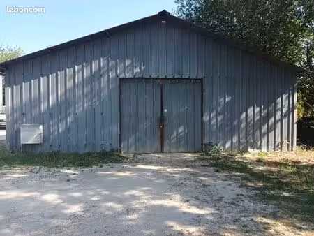 hangar 50m²