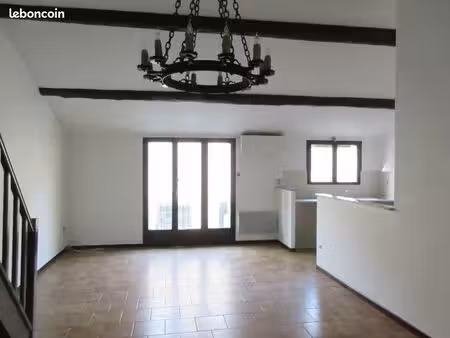 location à l' année p 4