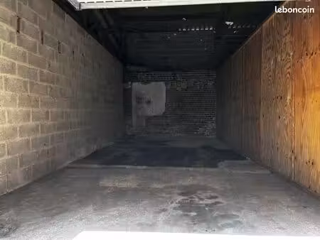 garage 32 m² à louer à fruges