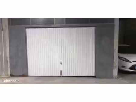 box garage fermé 23m2 en sous-sol dans résidence sécurisée