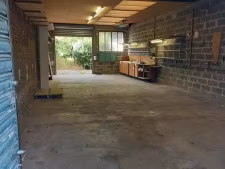 local/hangar 82 m2 + grand terrain