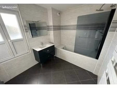 bel appartement f2 bis de 60m2 dans maison particulière