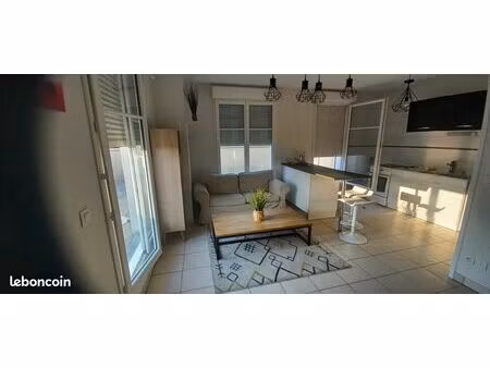 t2 meublé + immense balcon + parking