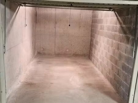 box fermé environ 12 m2 — secteur castors / achard  perrache 15 min